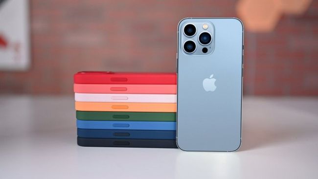 iPhone 13 Pro硅膠保護(hù)套上手：尺寸問(wèn)題值得注意